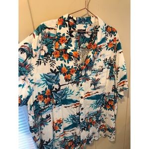 Men's Button Down Hawaiian Shirt NWT